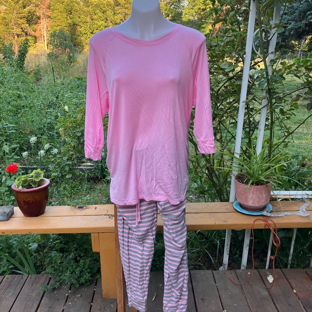 Honeydew rayon pajama set pull on striped pants and pink top Large 2 piece set